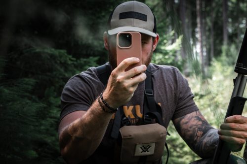 Tactical Beaver Apple iPhone Air (2025) prémium szilikon tok kameravédő peremmel, barna